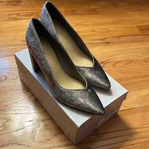 Marc Fisher gray fabric heels- size 8